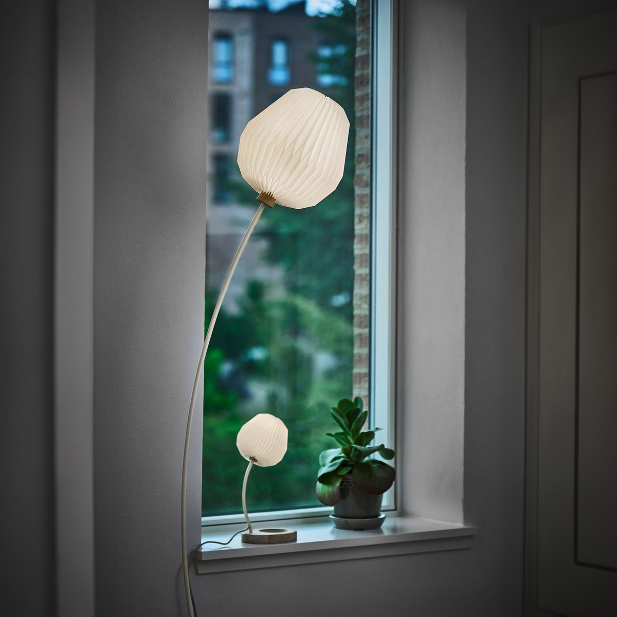 Le Klint - Bouquet Table Lamp - Light Oak - Cream White